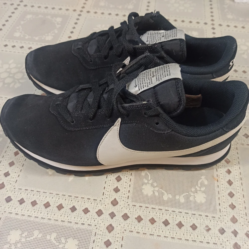 Nike Pre-Love O.X.  Black Suede White Swoosh Size 9 - Picture 4 of 12